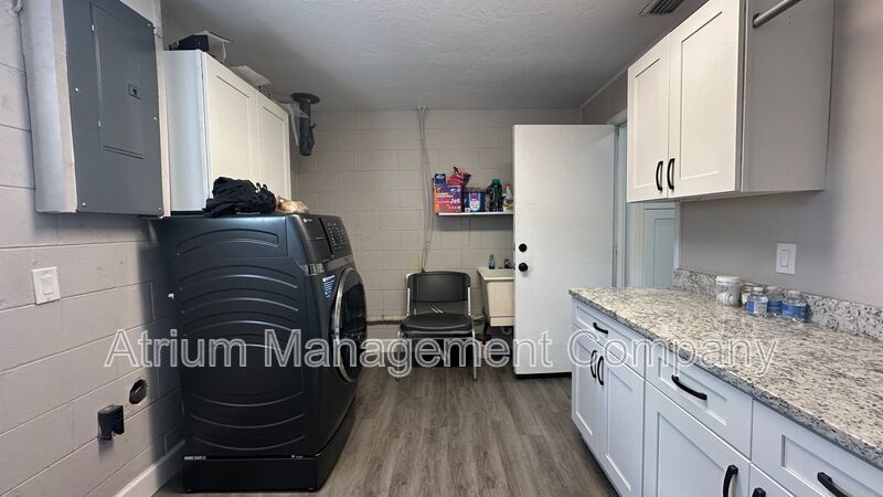 Charming Lakeside Living in Longwood property image