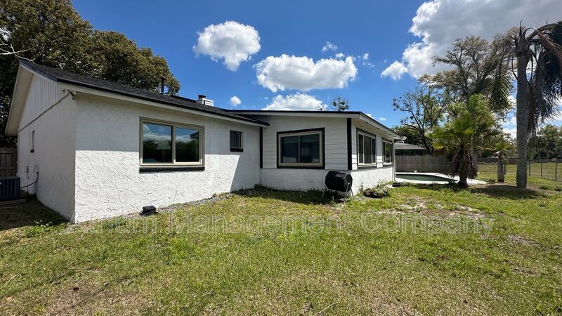 Charming Lakeside Living in Longwood property image