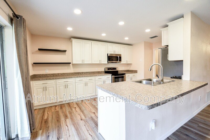 Exquisite 4 Bedroom 2.5 Bathroom Home for Rent in Maitland, FL! property image